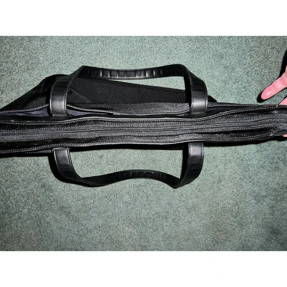 US Luggage New York Black Leather Briefcase